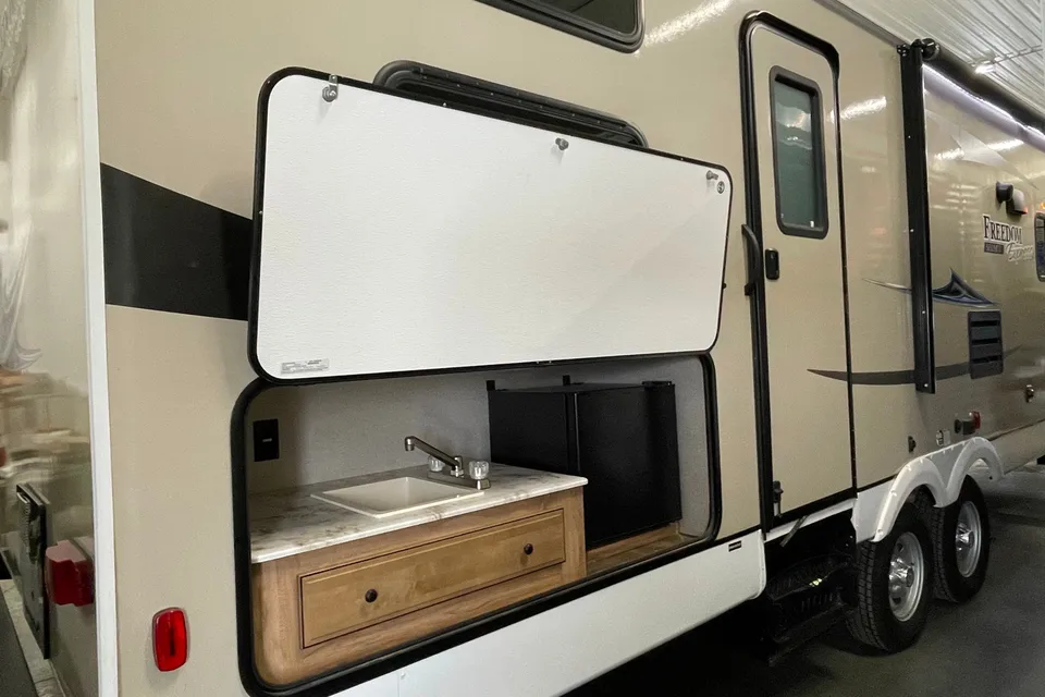 Matthews’ Coachmen Freedom Express Travel Trailer