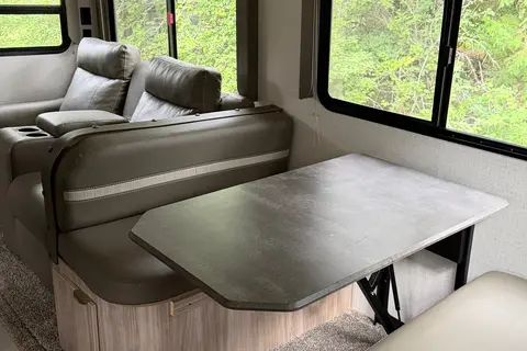Luxury Camping Made Easy | Winnebago 2801BHS