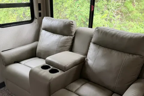 Luxury Camping Made Easy | Winnebago 2801BHS