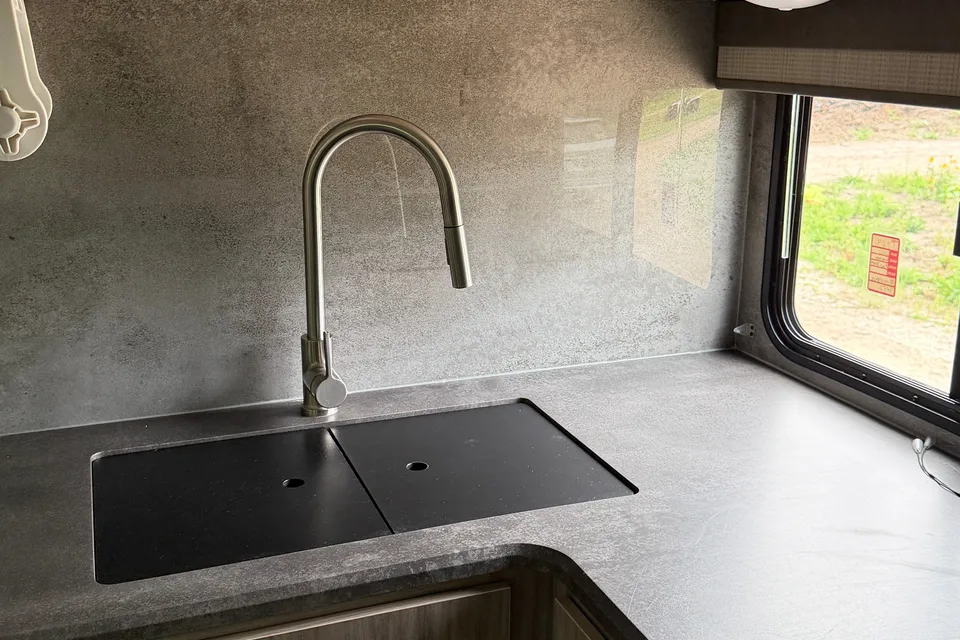 Luxury Camping Made Easy | Winnebago 2801BHS