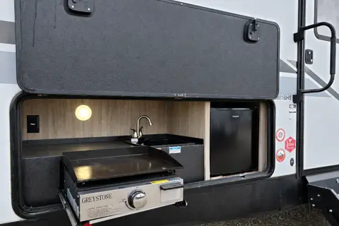 Luxury Camping Made Easy | Winnebago 2801BHS