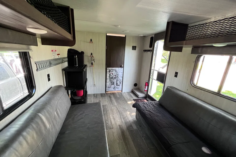 Grey Wolf 27RR (Rear Ramp) Toy Hauler