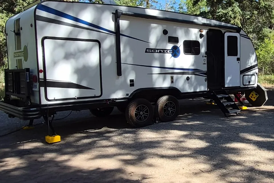 Venture Sonic x 211vdbx Travel Trailer
