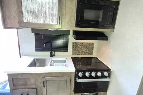 Venture Sonic x 211vdbx Travel Trailer