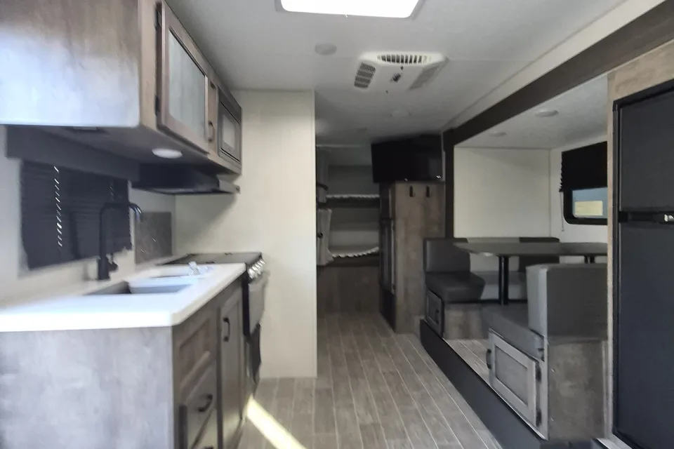 Venture Sonic x 211vdbx Travel Trailer