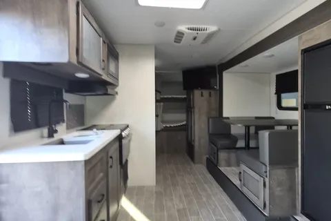 Venture Sonic x 211vdbx Travel Trailer