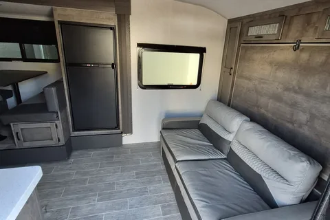 Venture Sonic x 211vdbx Travel Trailer