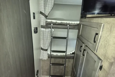 Venture Sonic x 211vdbx Travel Trailer