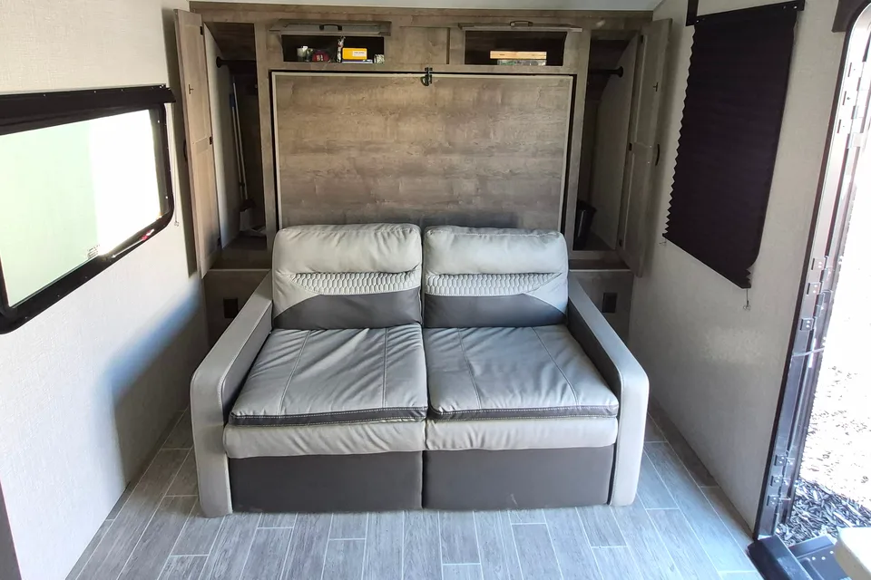 Venture Sonic x 211vdbx Travel Trailer