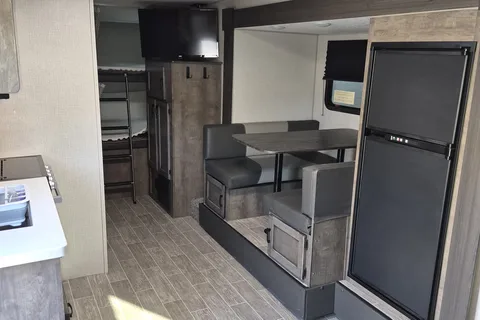 Venture Sonic x 211vdbx Travel Trailer