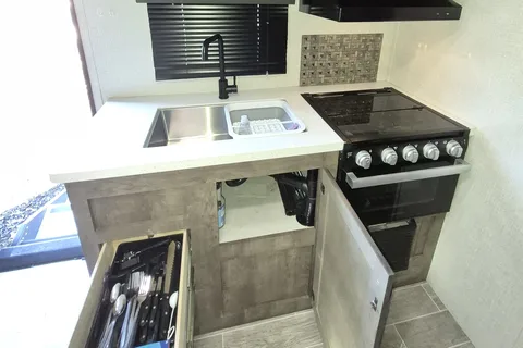 Venture Sonic x 211vdbx Travel Trailer