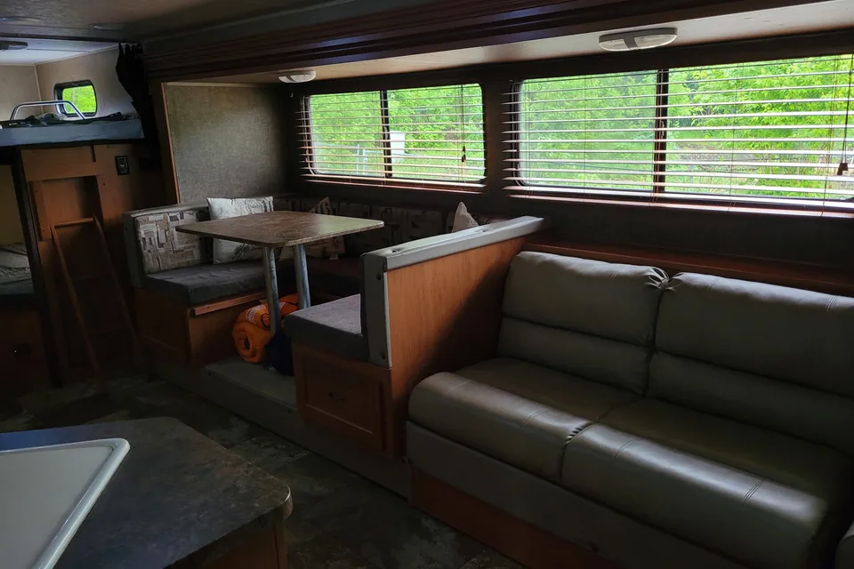 GREY WOLF 26DBH BUNKHOUSE