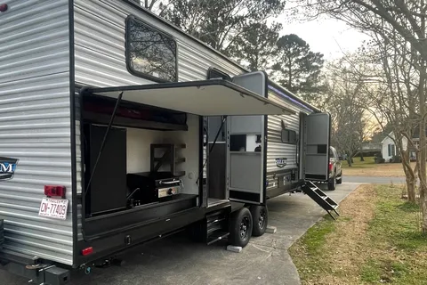 2022 Franklin Family RV - We Deliver & Setup !