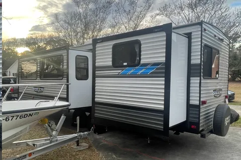 2022 Franklin Family RV - We Deliver & Setup !