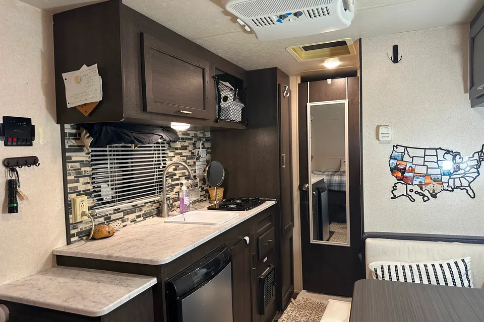 Muhanad's  Forest River  EVO Floorplan: 177BH  Travel Trailer