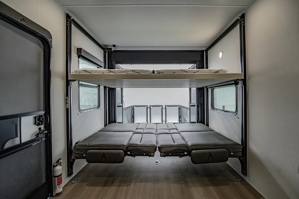 Luxury 40' Grand Design Momentum 351M
