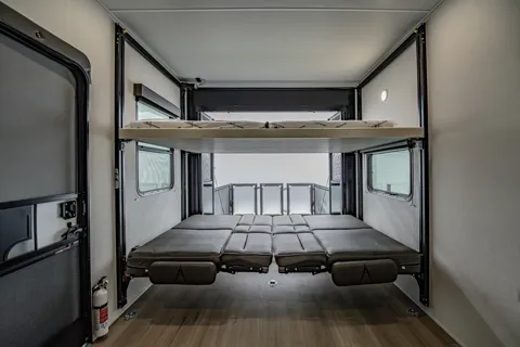 Luxury 40' Grand Design Momentum 351M