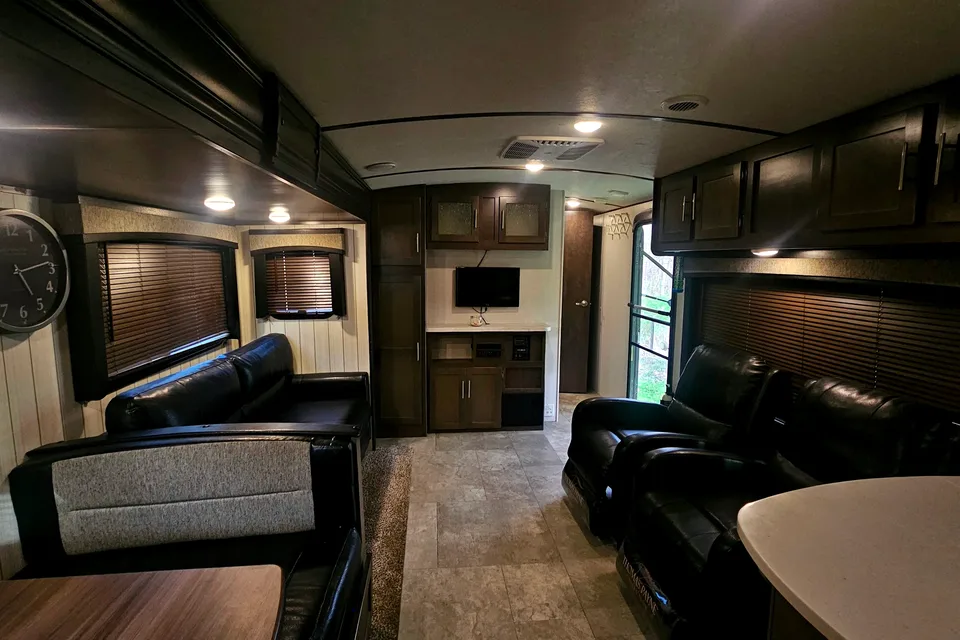 THE DELUXE Crossroads SUNSET TRAIL Travel Trailer