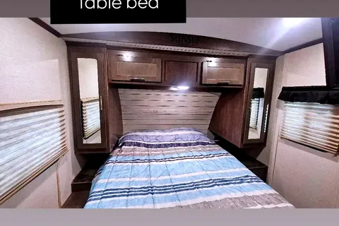THE DELUXE Crossroads SUNSET TRAIL Travel Trailer