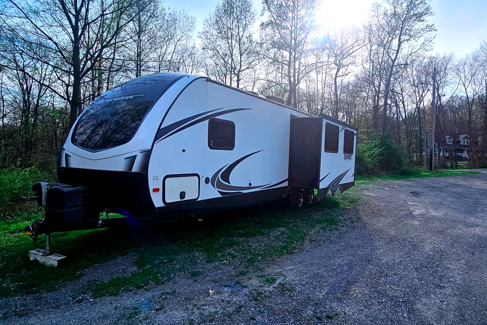 THE DELUXE Crossroads SUNSET TRAIL Travel Trailer