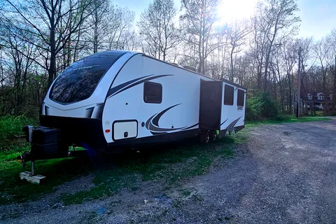 THE DELUXE Crossroads SUNSET TRAIL Travel Trailer