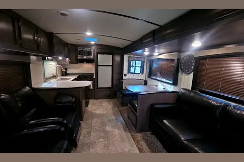 THE DELUXE Crossroads SUNSET TRAIL Travel Trailer