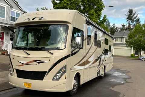 Richard’s Thor Motor Coach Ace Class A