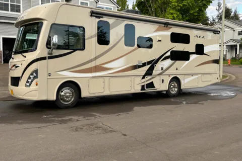 Richard’s Thor Motor Coach Ace Class A