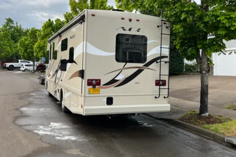 Richard’s Thor Motor Coach Ace Class A