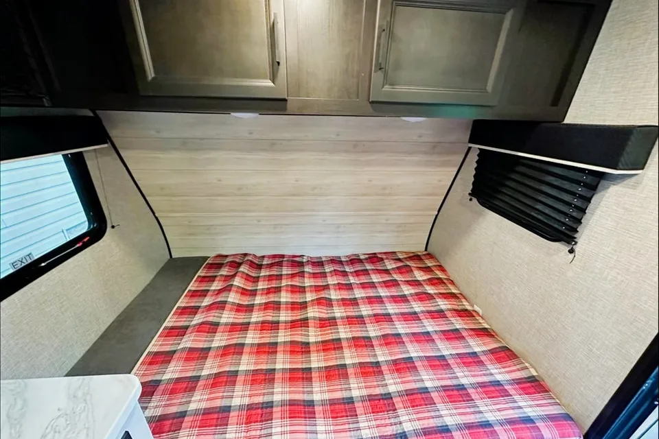 Donovan's Jayco Jay Flight SLX 7 154BH Travel Trailer - SUV Towable!