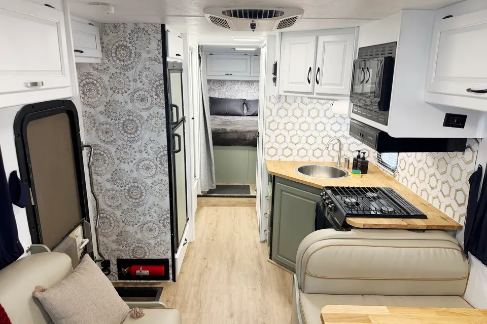(#2) Las Vegas RV | Sleeps 6 | Festival Ready | Fully Stocked