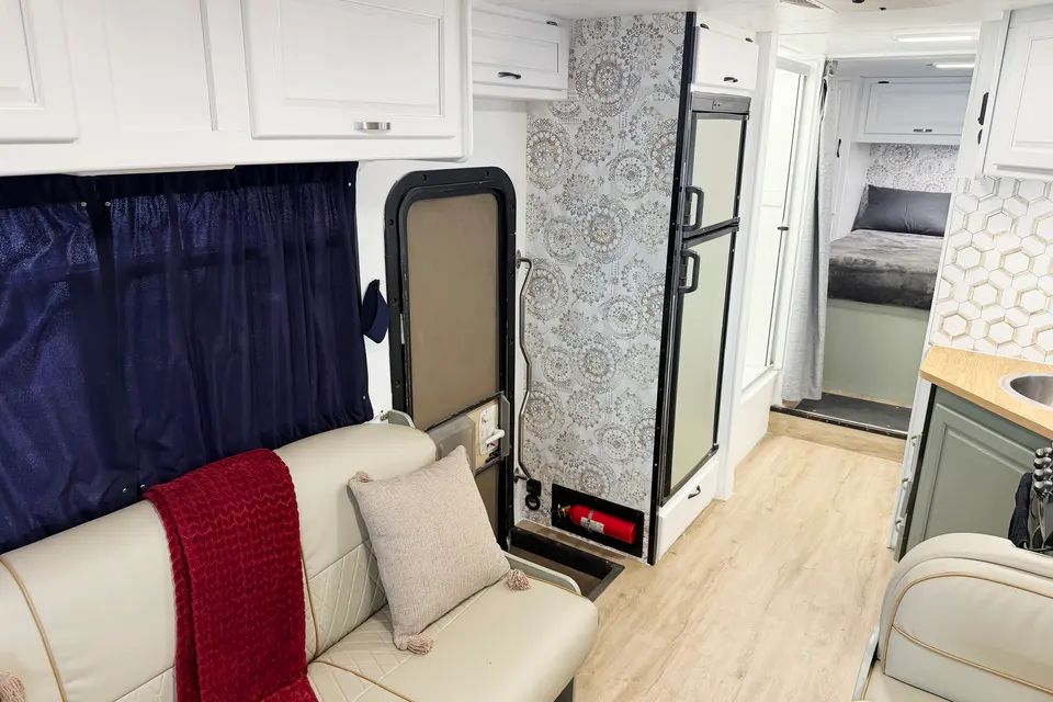 (#2) Las Vegas RV | Sleeps 6 | Festival Ready | Fully Stocked