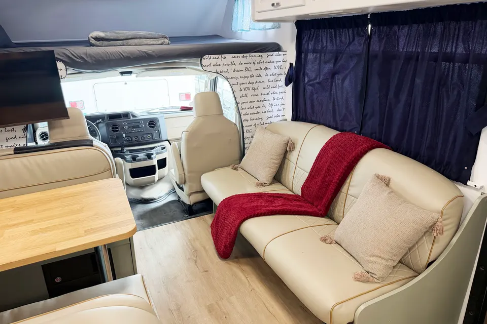 (#2) Las Vegas RV | Sleeps 6 | Festival Ready | Fully Stocked