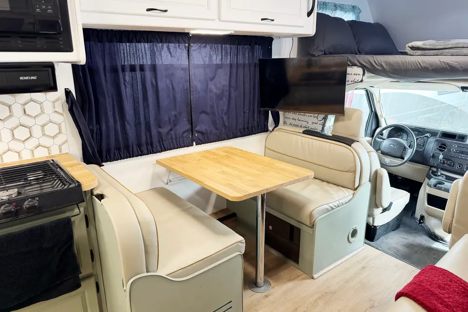 (#2) Las Vegas RV | Sleeps 6 | Festival Ready | Fully Stocked