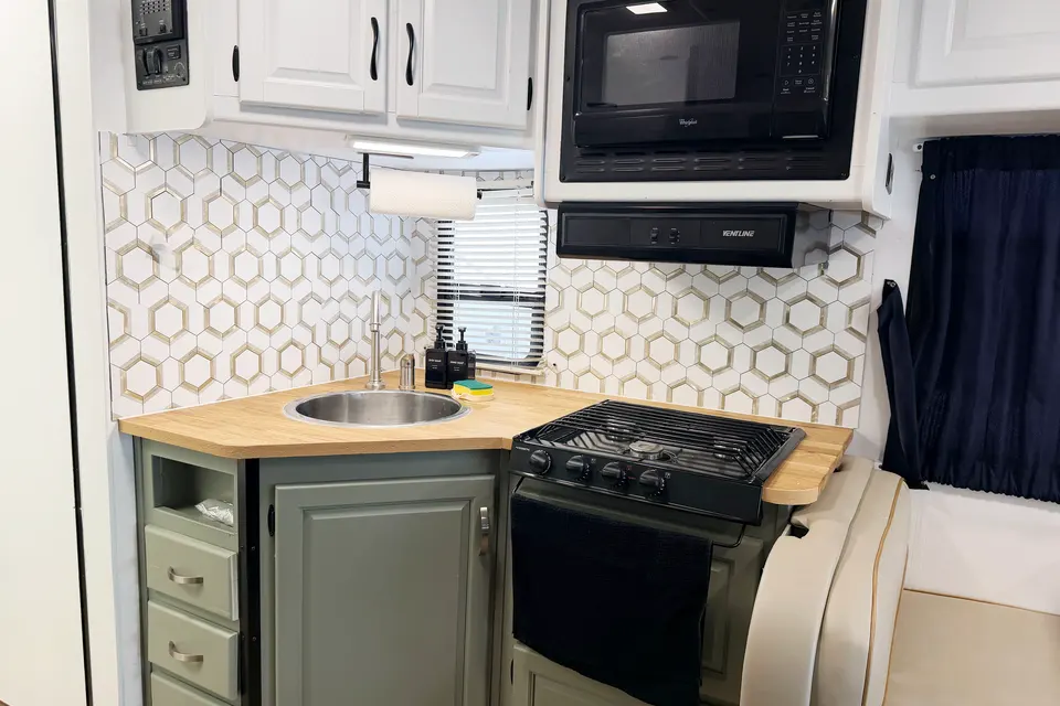 (#2) Las Vegas RV | Sleeps 6 | Festival Ready | Fully Stocked