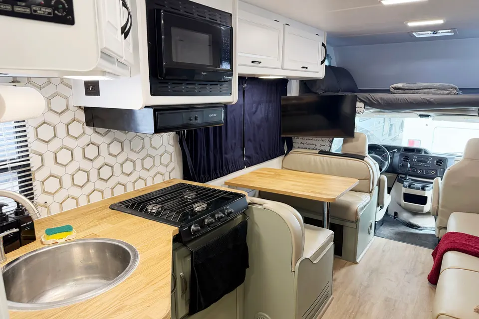 (#2) Las Vegas RV | Sleeps 6 | Festival Ready | Fully Stocked