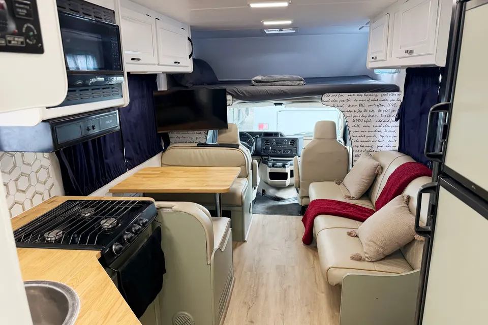 (#2) Las Vegas RV | Sleeps 6 | Festival Ready | Fully Stocked