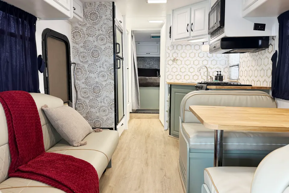 (#2) Las Vegas RV | Sleeps 6 | Festival Ready | Fully Stocked