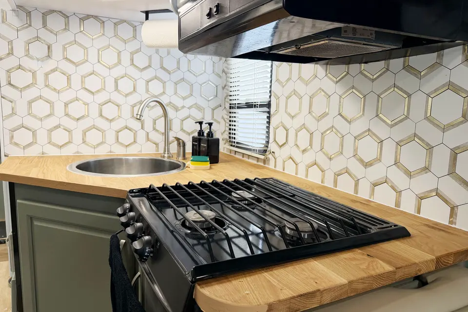 (#2) Las Vegas RV | Sleeps 6 | Festival Ready | Fully Stocked