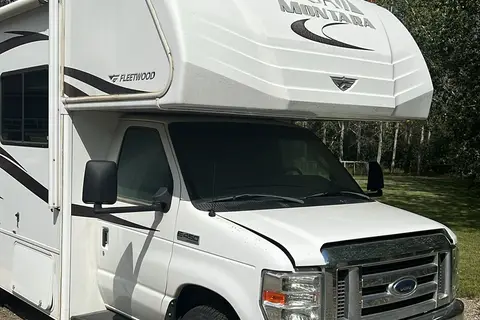 Fleet #C11 Slideouts Class C – 4 adults + 3 kids