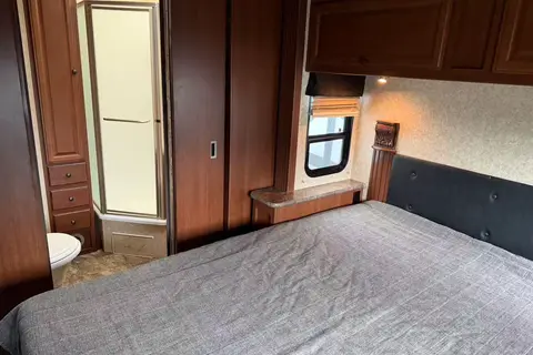 Fleet #C11 Slideouts Class C – 4 adults + 3 kids