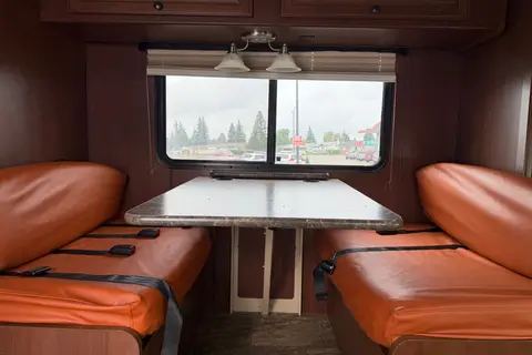 Fleet #C11 Slideouts Class C – 4 adults + 3 kids
