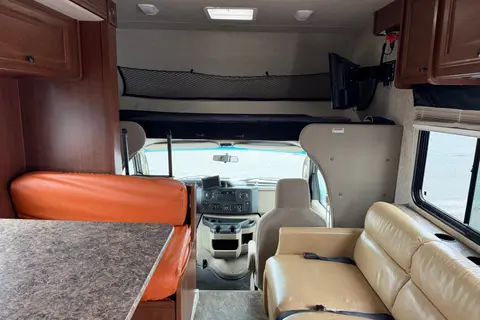 Fleet #C11 Slideouts Class C – 4 adults + 3 kids