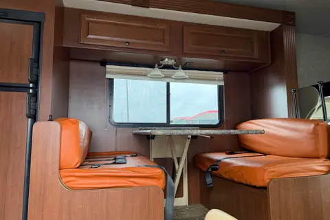 Fleet #C11 Slideouts Class C – 4 adults + 3 kids