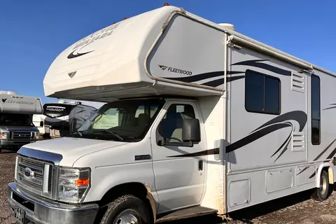 Fleet #C11 Slideouts Class C – 4 adults + 3 kids