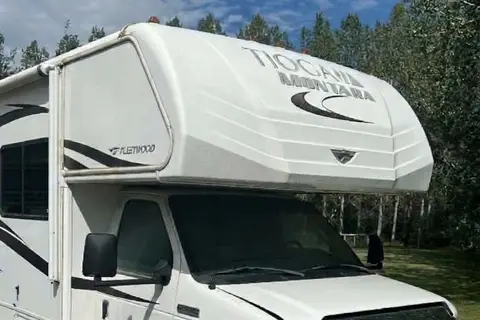 Fleet #C11 Slideouts Class C – 4 adults + 3 kids