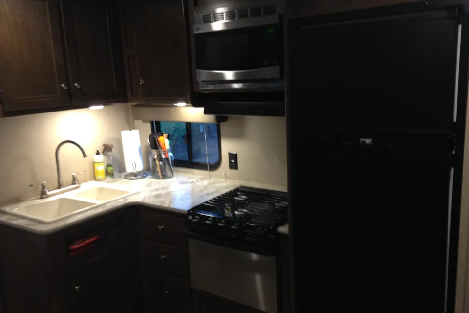 Steve's Coleman Lantern Travel Trailer