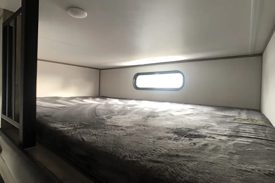 Eric  Forest river  Artic Wolf 3660 suite  Sellette