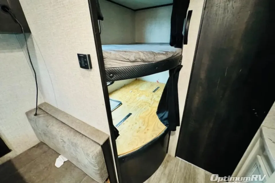 Uzy’s Jayco 264BHW Travel Trailer