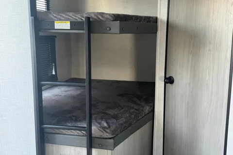 jimmy's Coleman 2835bh Travel Trailer
